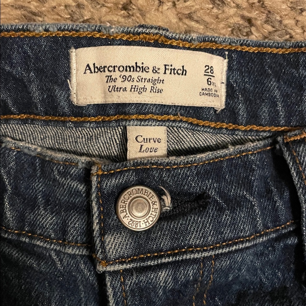 Abercrombie & Fitch The 90s Straight Ultra High Rise Jeans -Size 28/ 6 XL - Picture 2 of 5